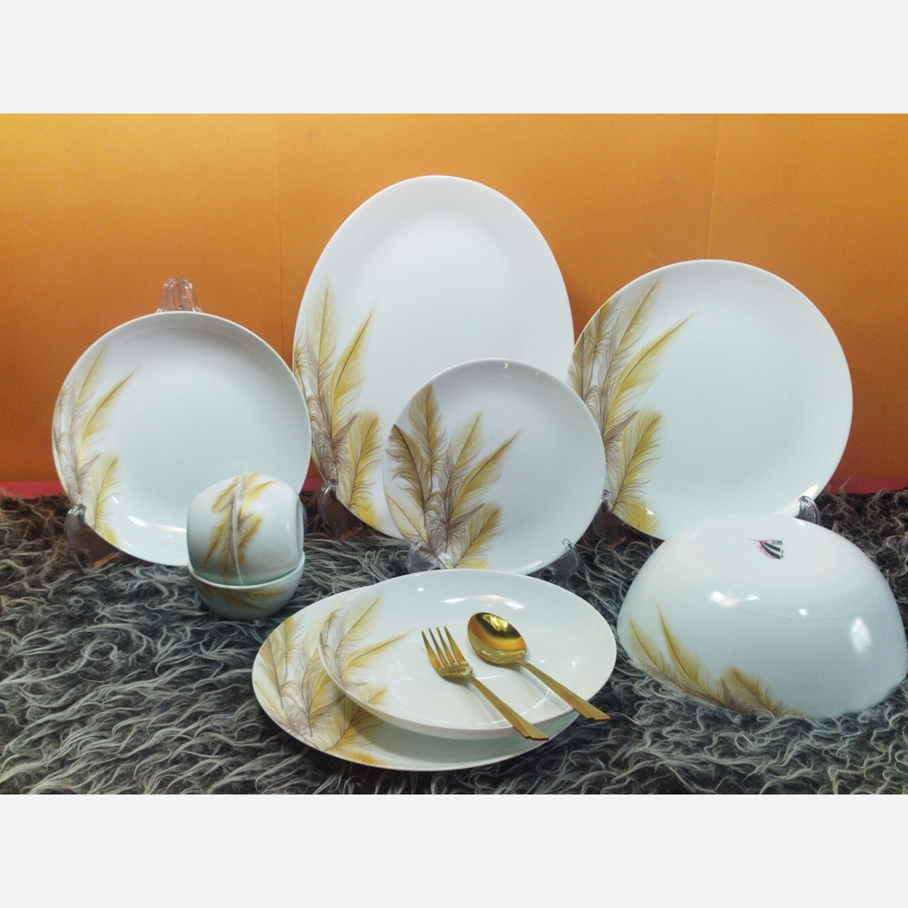 سرویس ارکوپال ۲۶ پارچه مدل کالر فیدار طلایی